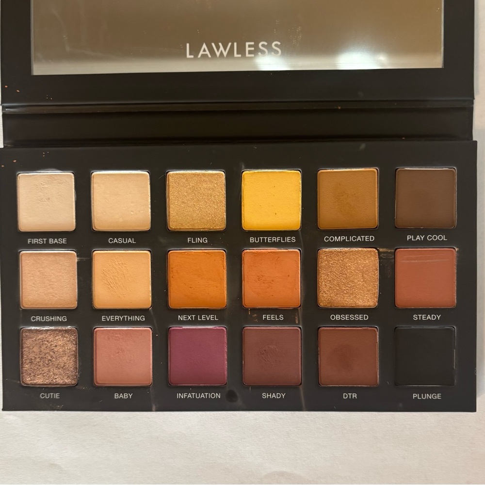 LAWLESS The One Eyeshadow Palette